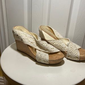 White crisscross wedges